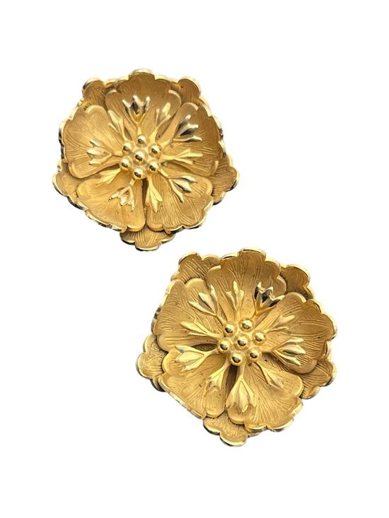 Jewelry - 3D gold tone flower clip on earrings vintage